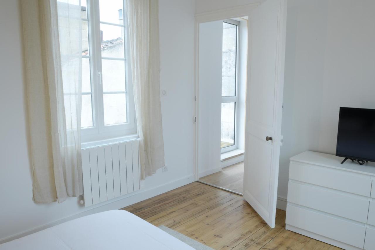 T2 De 55M2 Avec Toit Terrasse, Hyper Centre, Wifi, Draps, Savons Et Serviettes Fournis Cognac Bagian luar foto